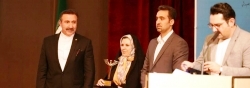 تندیس طلا و لوح تقدیر برای باشگاه باریج اسانس کاشان